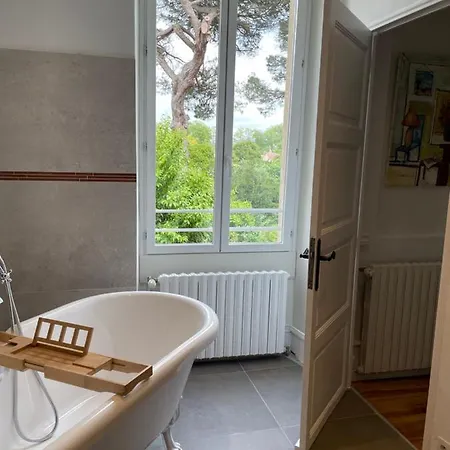 Clos Des Oliviers Bed and Breakfast