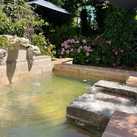 Bed & Breakfast Clos Des Oliviers 4*