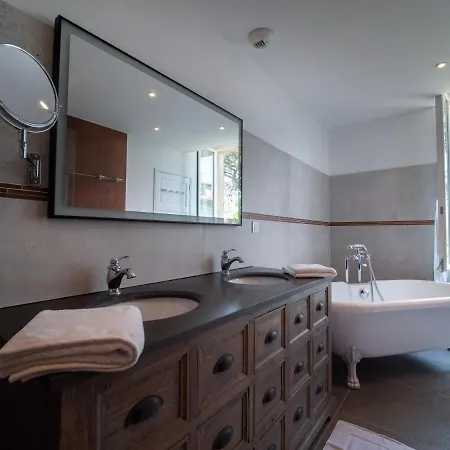 Clos Des Oliviers Bed and Breakfast 4*