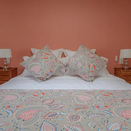 Clos Des Oliviers Bed & Breakfast 4*