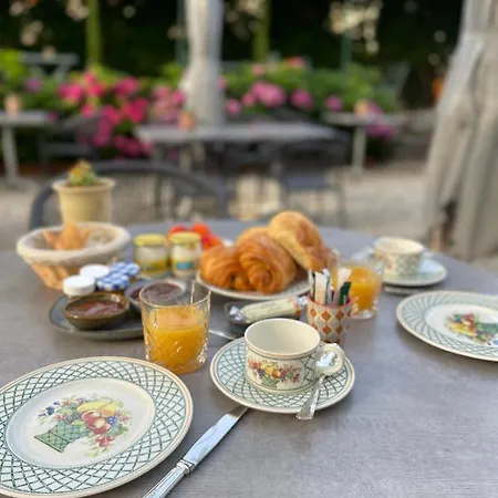 Clos Des Oliviers Bed & Breakfast 4*