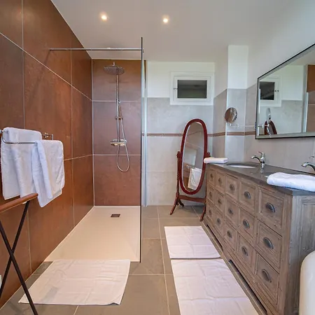 Clos Des Oliviers Bed and Breakfast