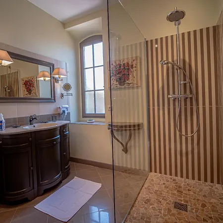 Clos Des Oliviers Bed and Breakfast